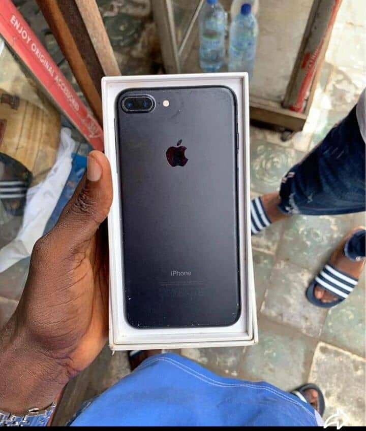 iPhone noir débloqué 128Go