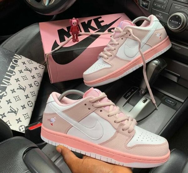 Baskets roses et blanches tendance