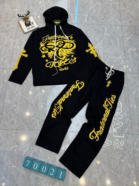 Ensemble sportif "Fraternal Ties"