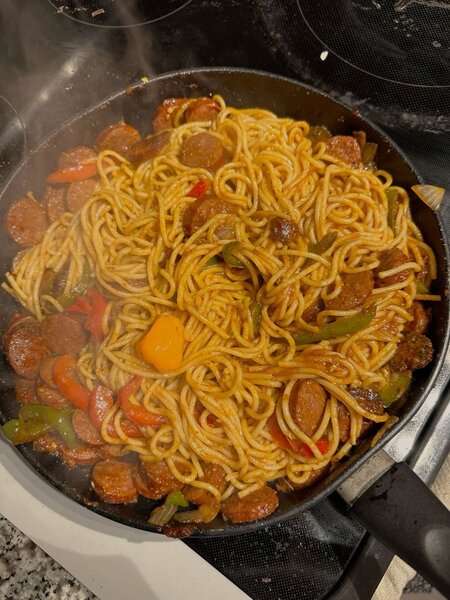 Spaghetti savoureux aux saucisses