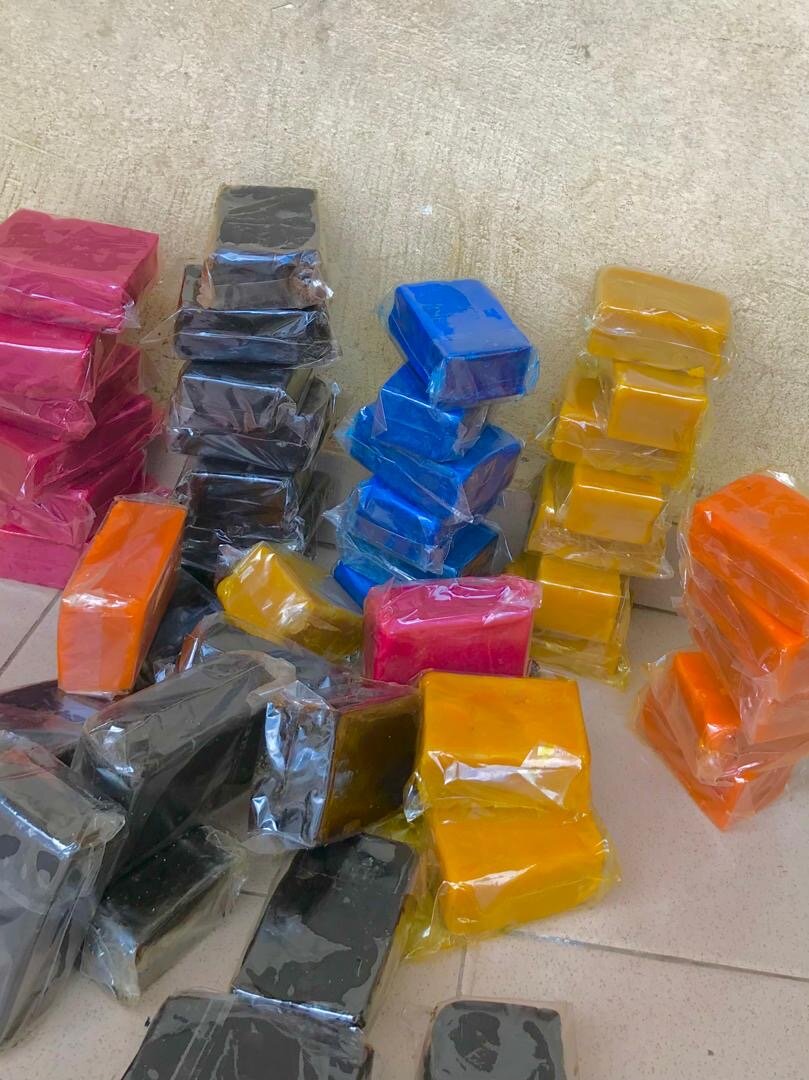 Savon artisanal coloré