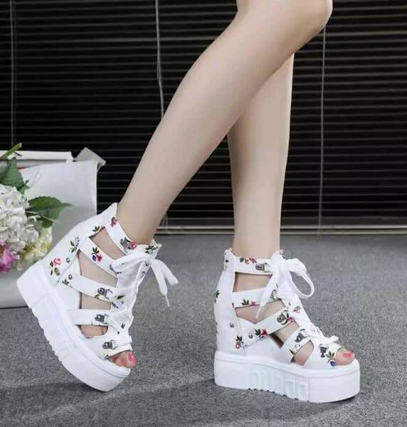 Sandales compensées mode florale