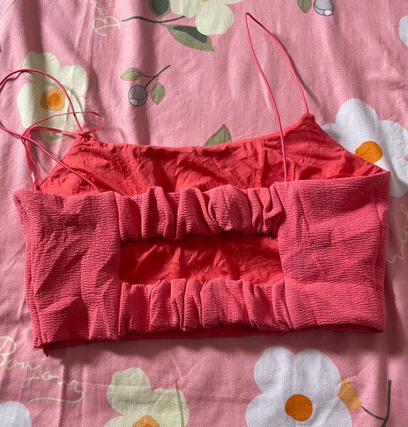 Top court dos ouvert rouge