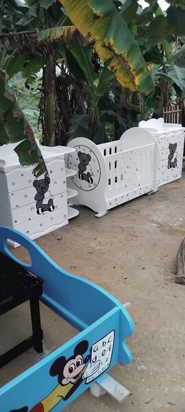 Lit bébé avec commode bois