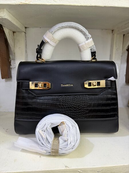 Sac à main Tom&eva en cuir noir ou marron