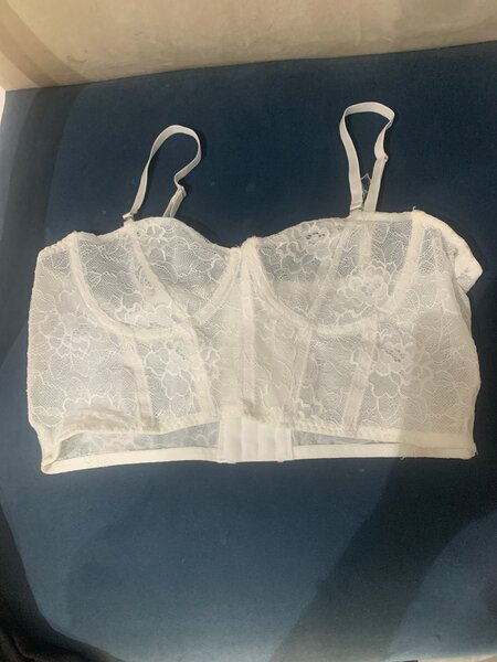 Top en dentelle et bustier noir