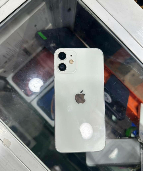 iPhone Blanc Écran Super Retina