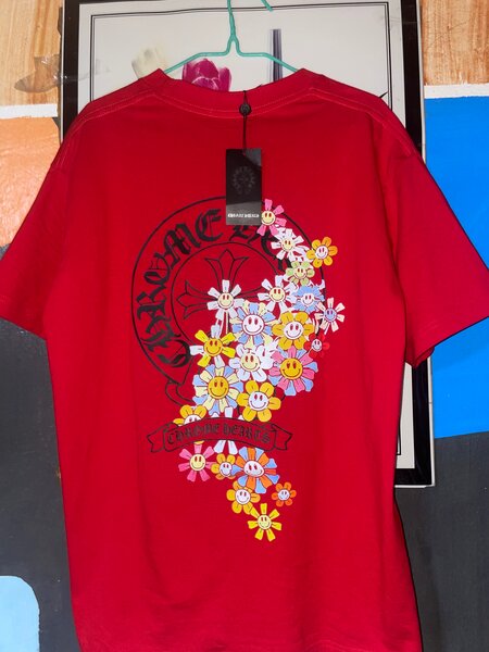 T-shirt rouge fleurs design