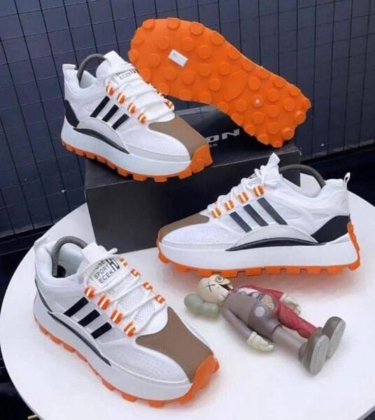 Chaussures de sport blanches Adidas
