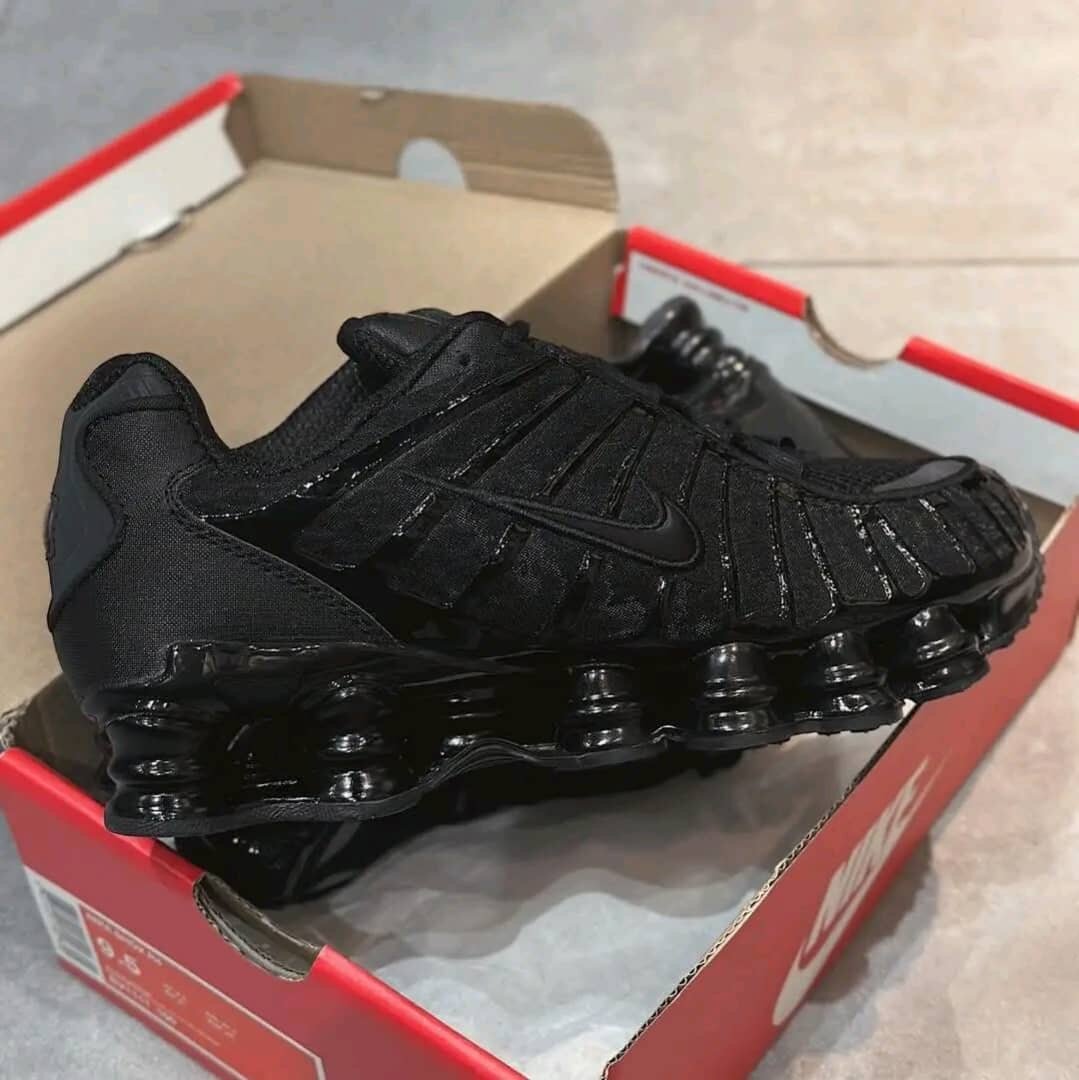 Baskets Nike Shox Noir