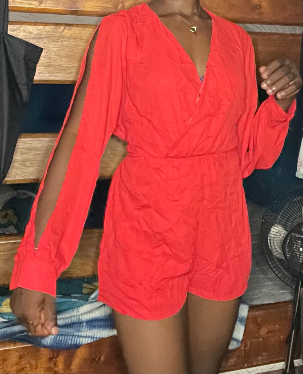 Combinaison rouge élégante