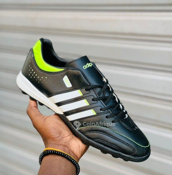 Chaussures de Football Modernes