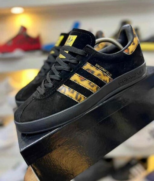 Baskets noires en daim tendance