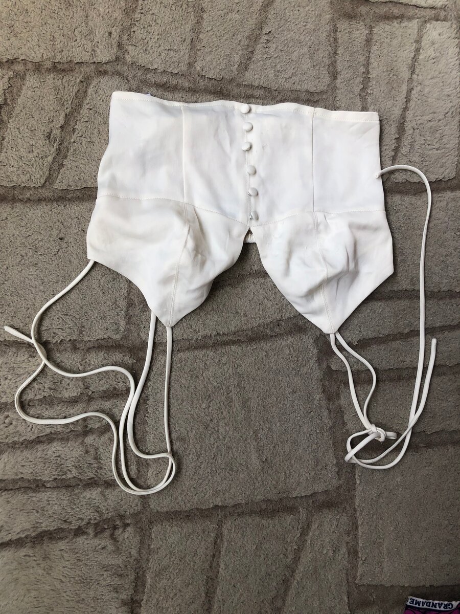 Top blanc à bretelles fines