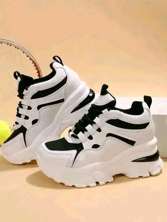 Sneakers compensées tendance