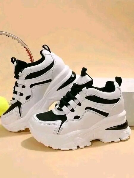 Sneakers compensées tendance