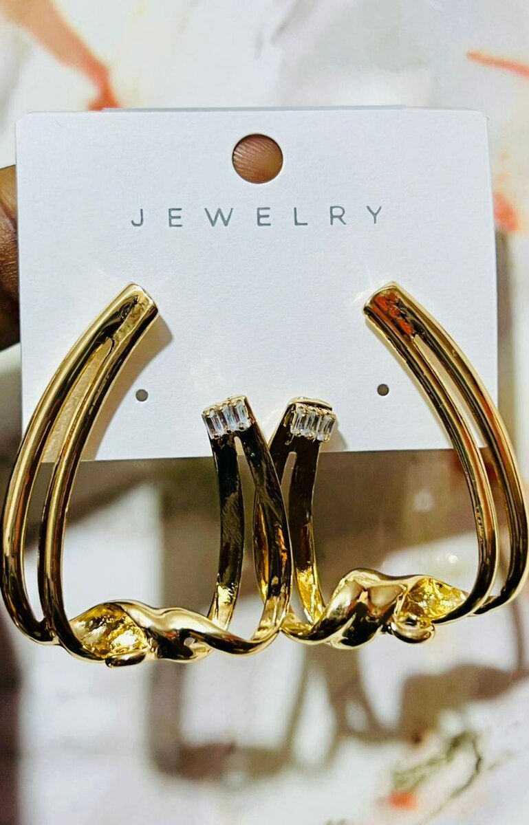 Boucles d'oreilles dorées élégantes