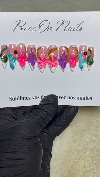 Ongles Faux Floraux 3D