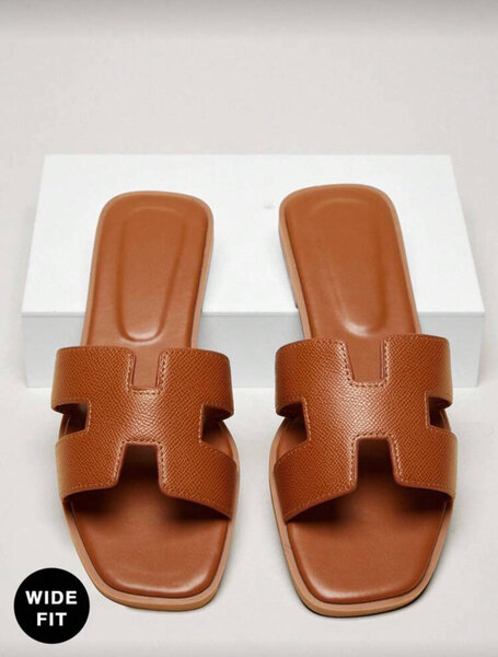 Sandales larges en cuir
