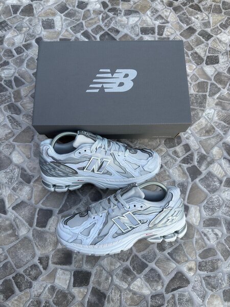 New Balance 2002R sneakers