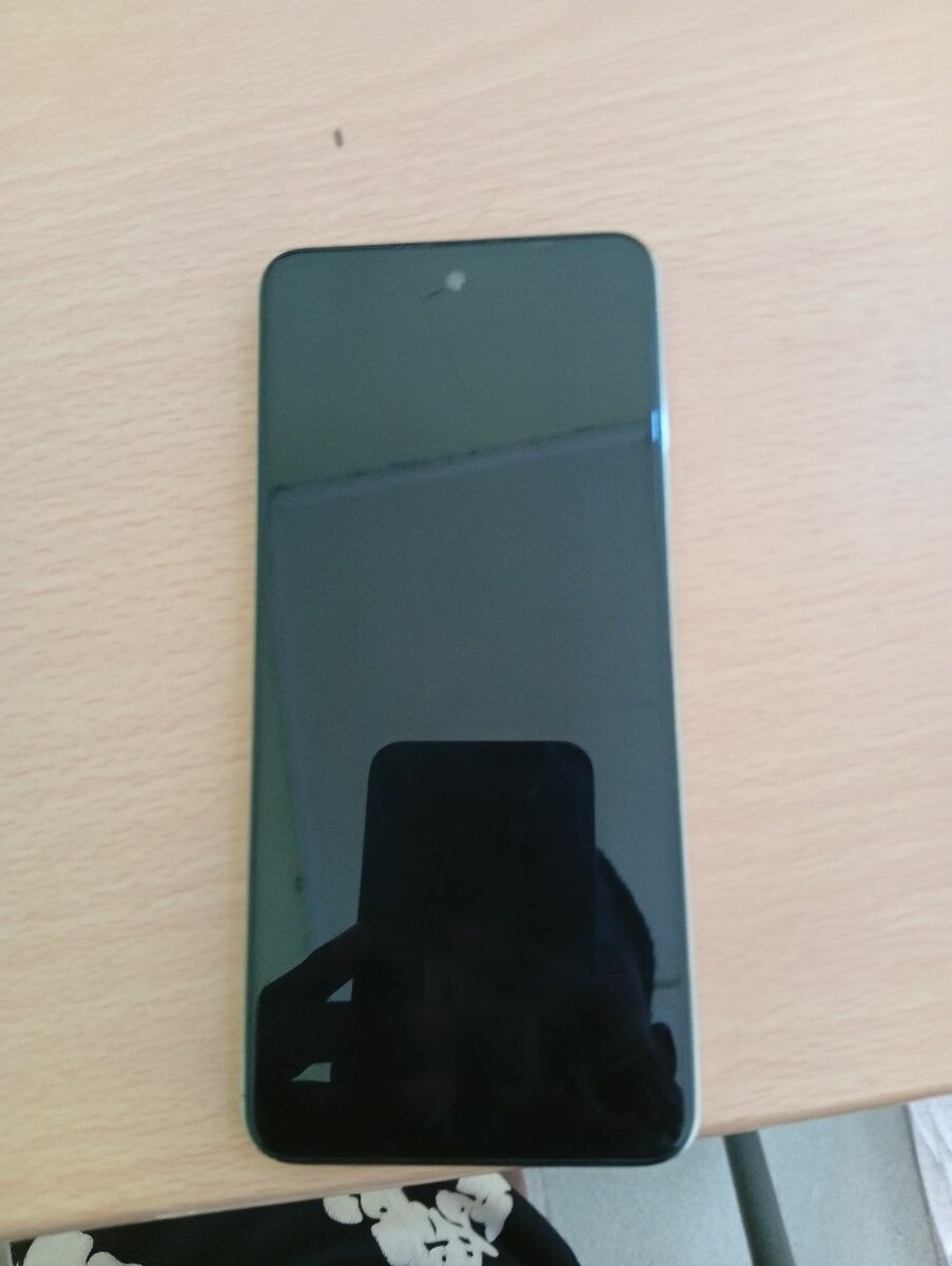 Smartphone doré design moderne