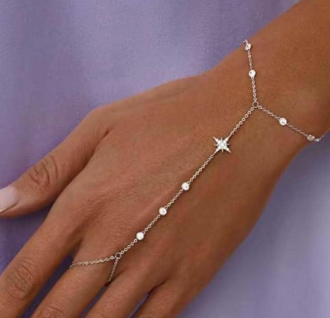 Bracelet chaîne main élégante