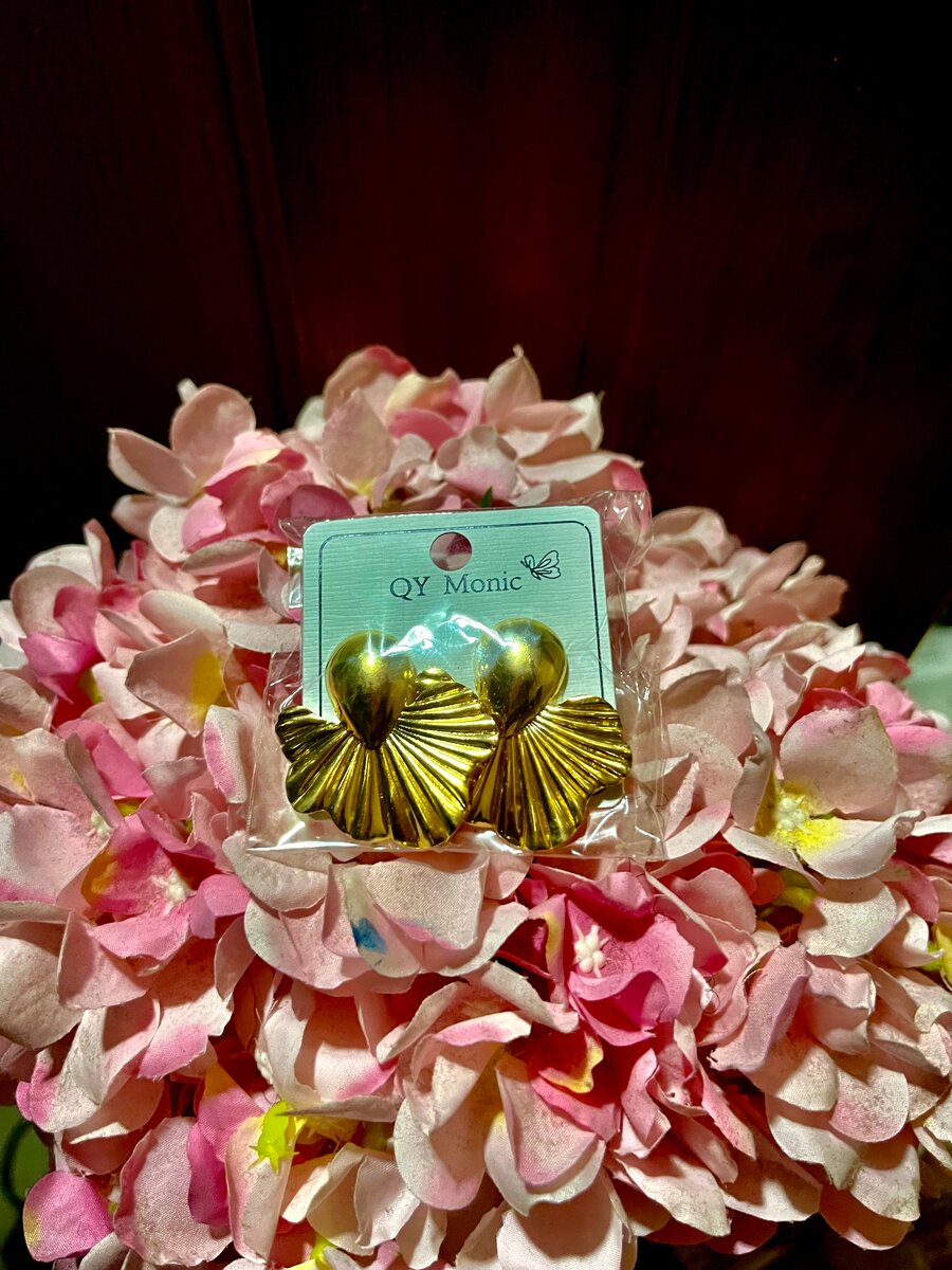 Boucles d'oreilles dorées coquillage