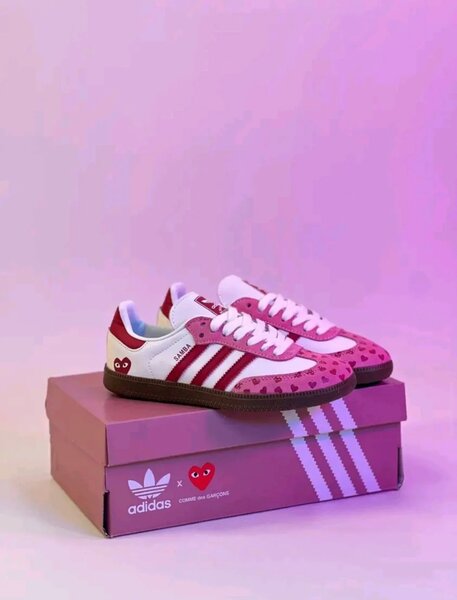 Baskets Adidas rouges cœur édition spéciale