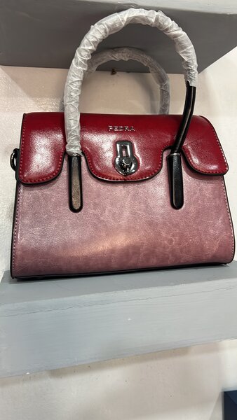 Sac à main en cuir bordeaux