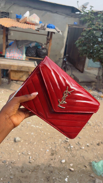 Sac à bandoulière rouge élégant