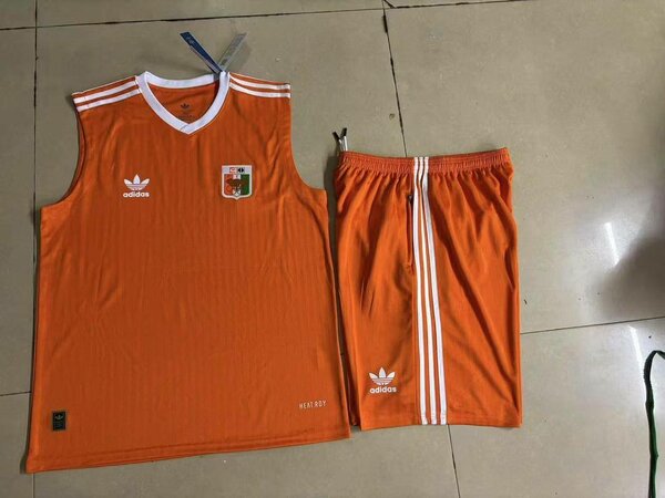 Tenue de sport Adidas unisexe