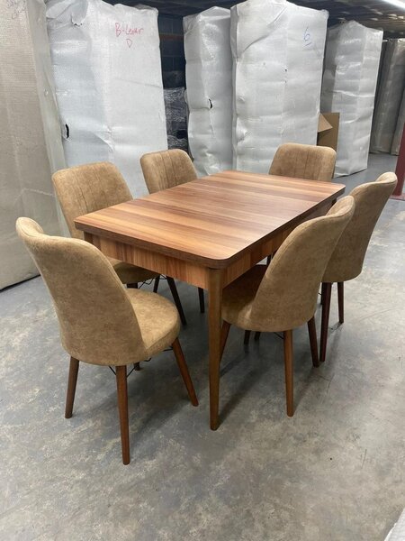 Ensemble table et chaises en bois