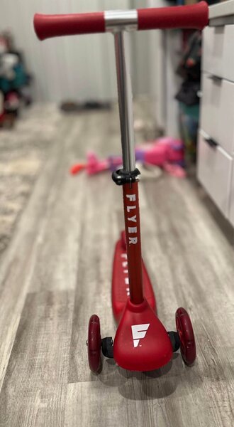 Trottinette Flyer rouge pour enfant