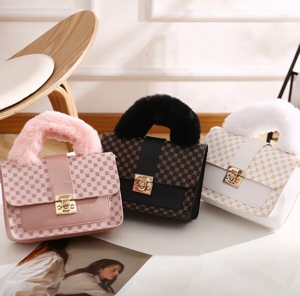 Sac à main en fourrure chic