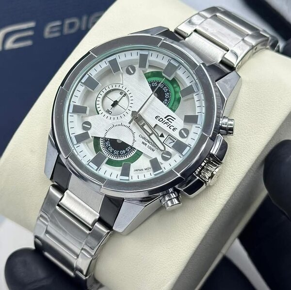 Montre chronographe moderne