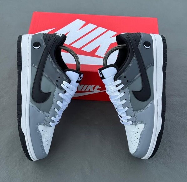 Baskets Nike Dunk Low Gris