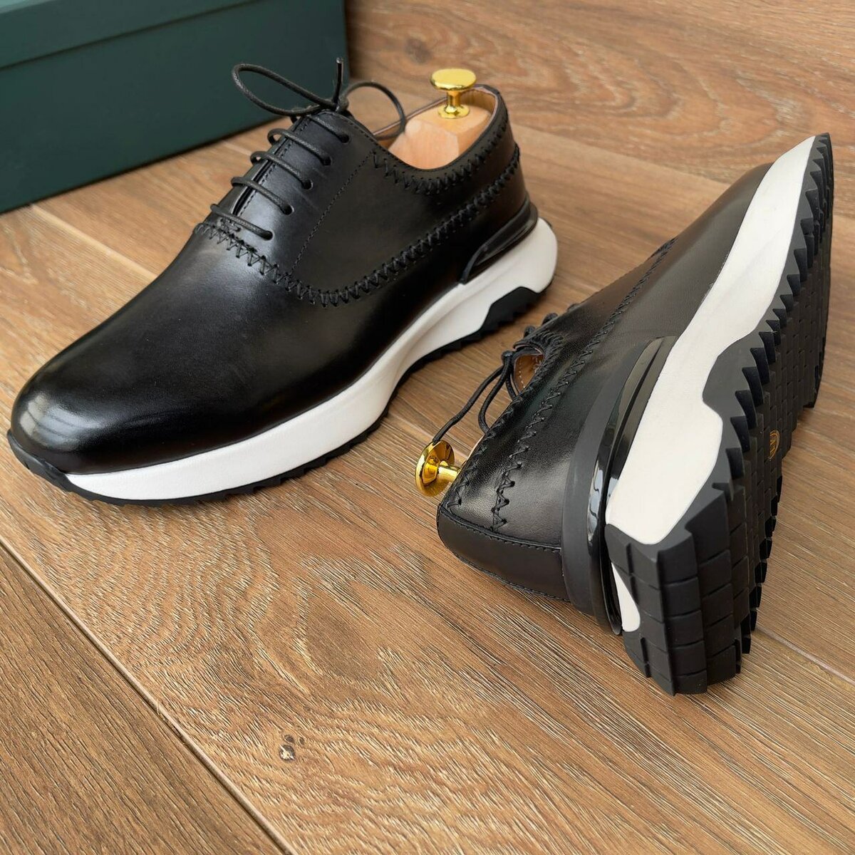 Sneakers en cuir noir élégants