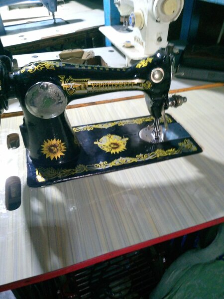 Vintage Hand Crank Sewing Machine