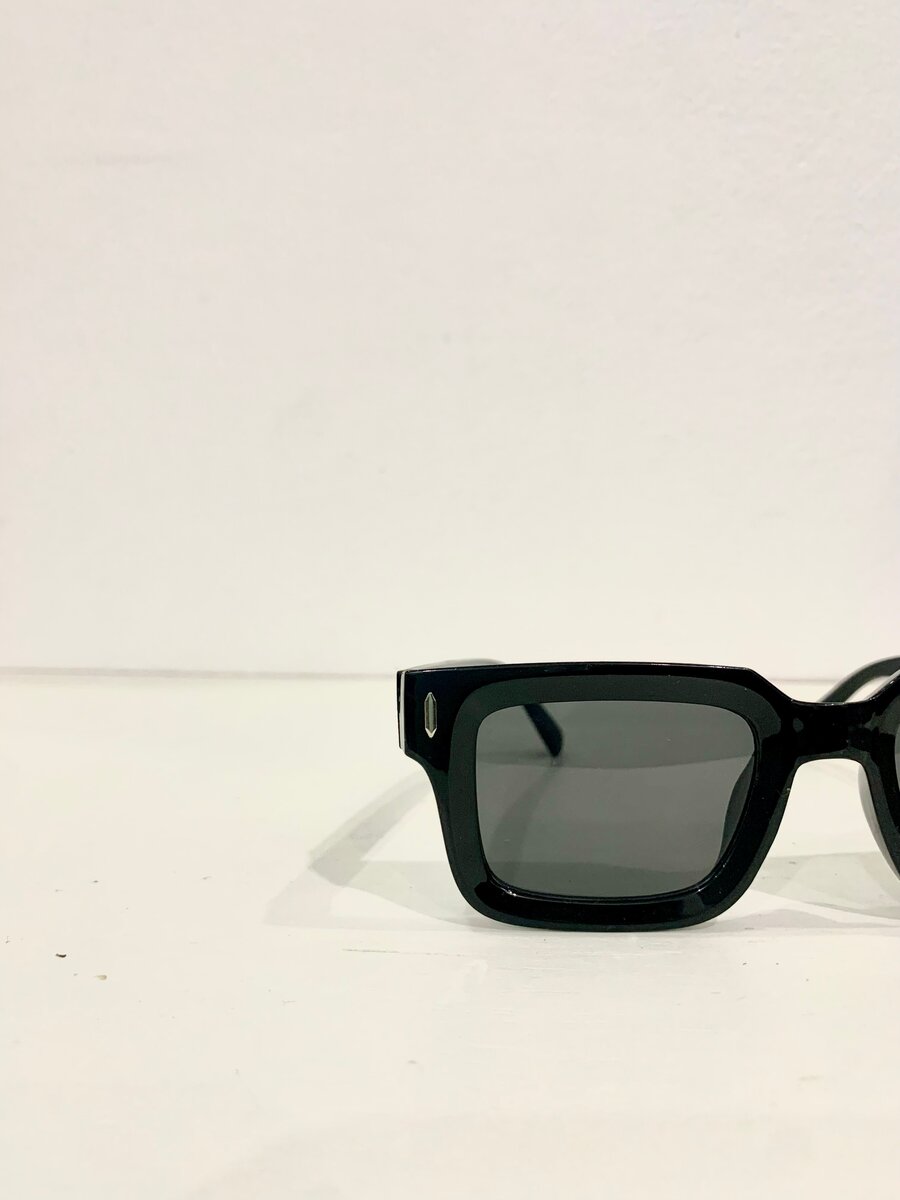 Lunettes de soleil carré noir CR7