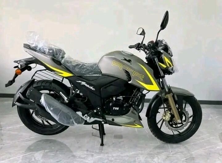 Moto TVS Apache RTR élégante