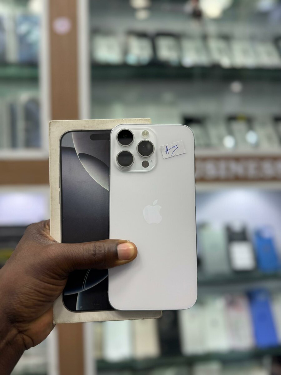 16 pro max 256Go couleur blanc