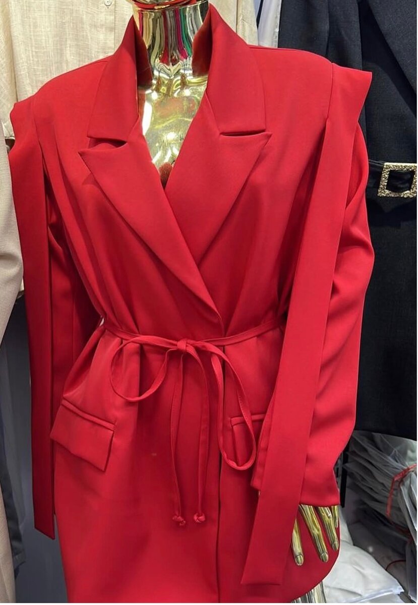 Veste rouge élégante femme