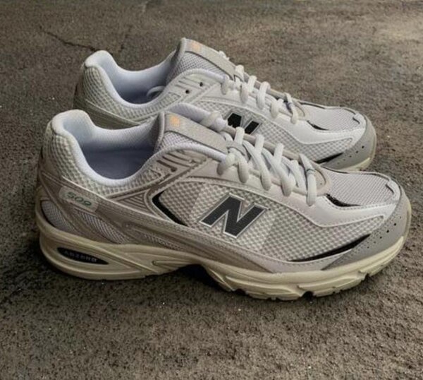 Chaussures de sport grises