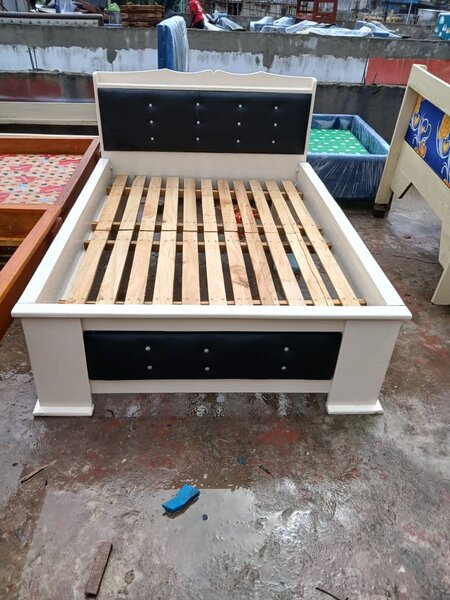 Lit double en bois moderne