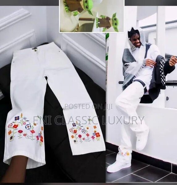 Pantalon en denim brodé