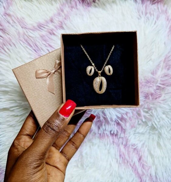 Collier à pendentif cauris