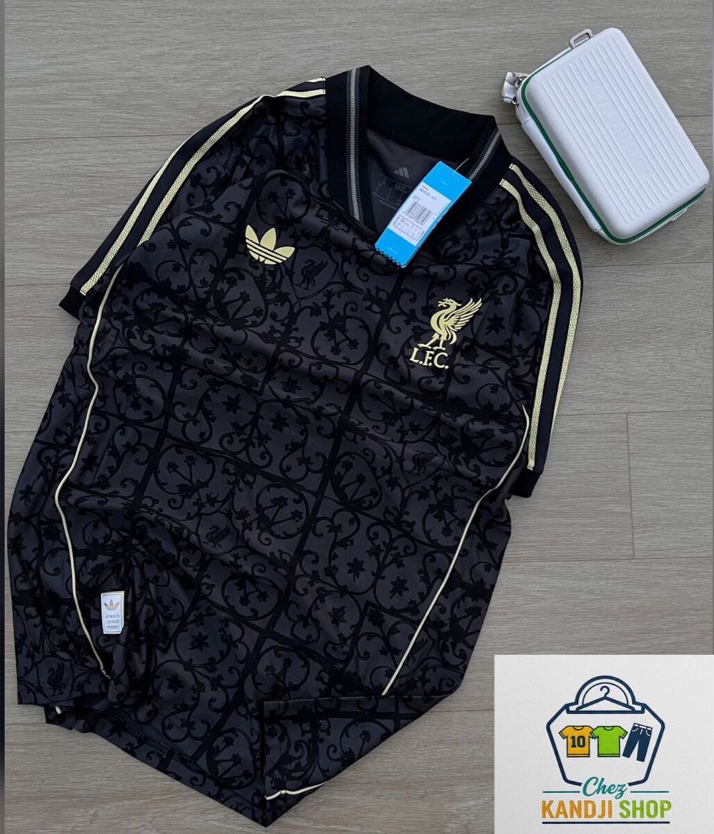 Maillot Noir Vintage de Football