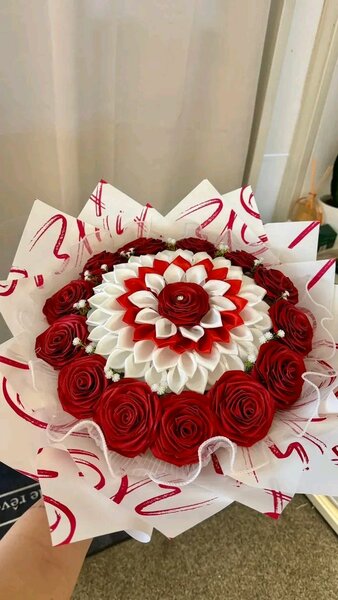 Fleurs artificielles en boîte