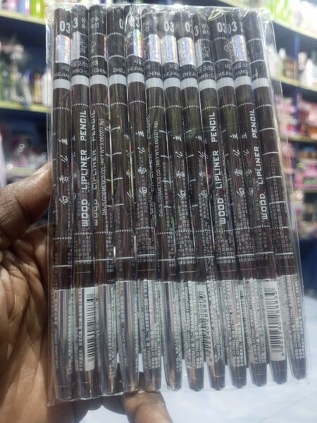 Crayons eyeliner bois