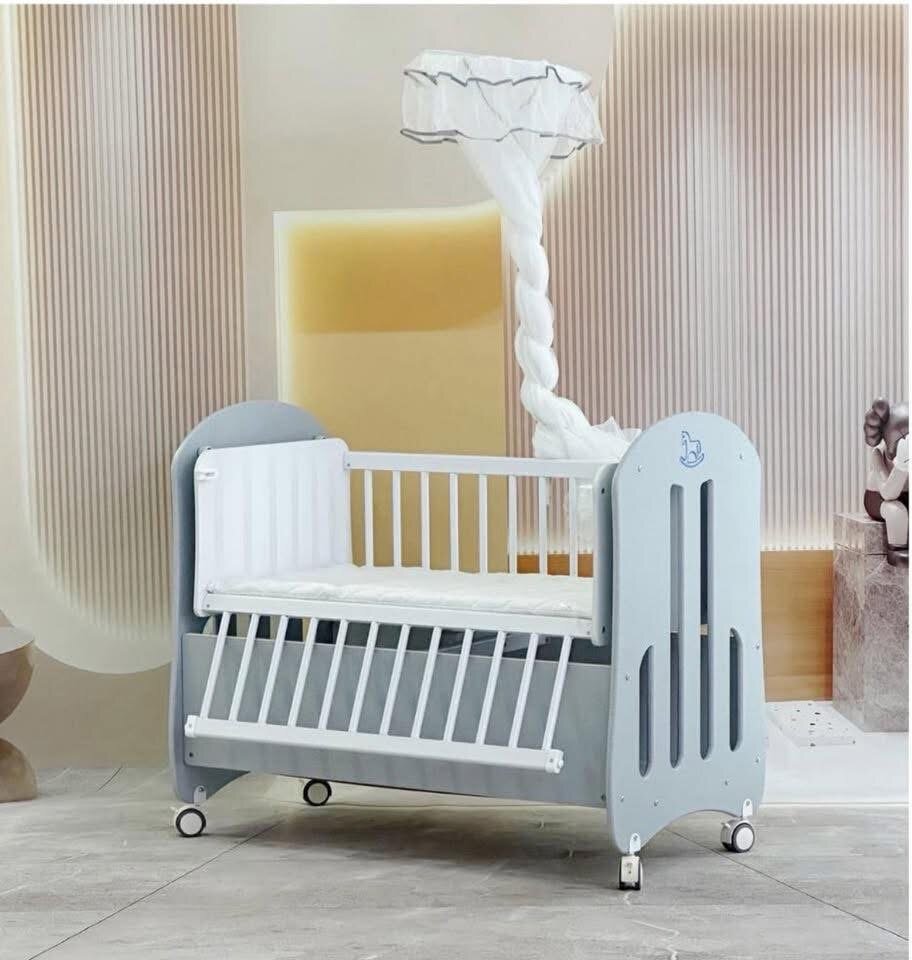 Lit bébé avec baldaquin